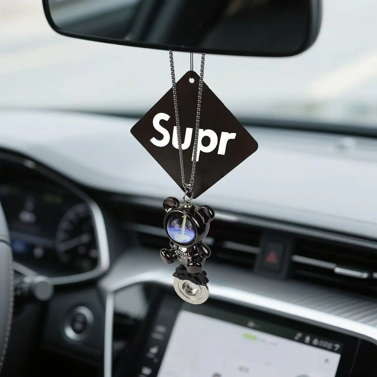 Exquisite Minimalist Astronaut Bear Car Hanging Ornament – Rearview Mirror Pendant Decoration - Image 2